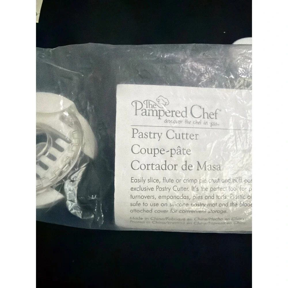 New Pampered‎ Chef Pastry Cutter 1684 White Black Slice Flute Crimp Tool New